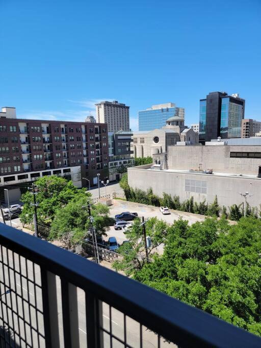 Sodo City Gem: Rooftop Skyline Pool Parking Wi-Fi Houston Exterior photo